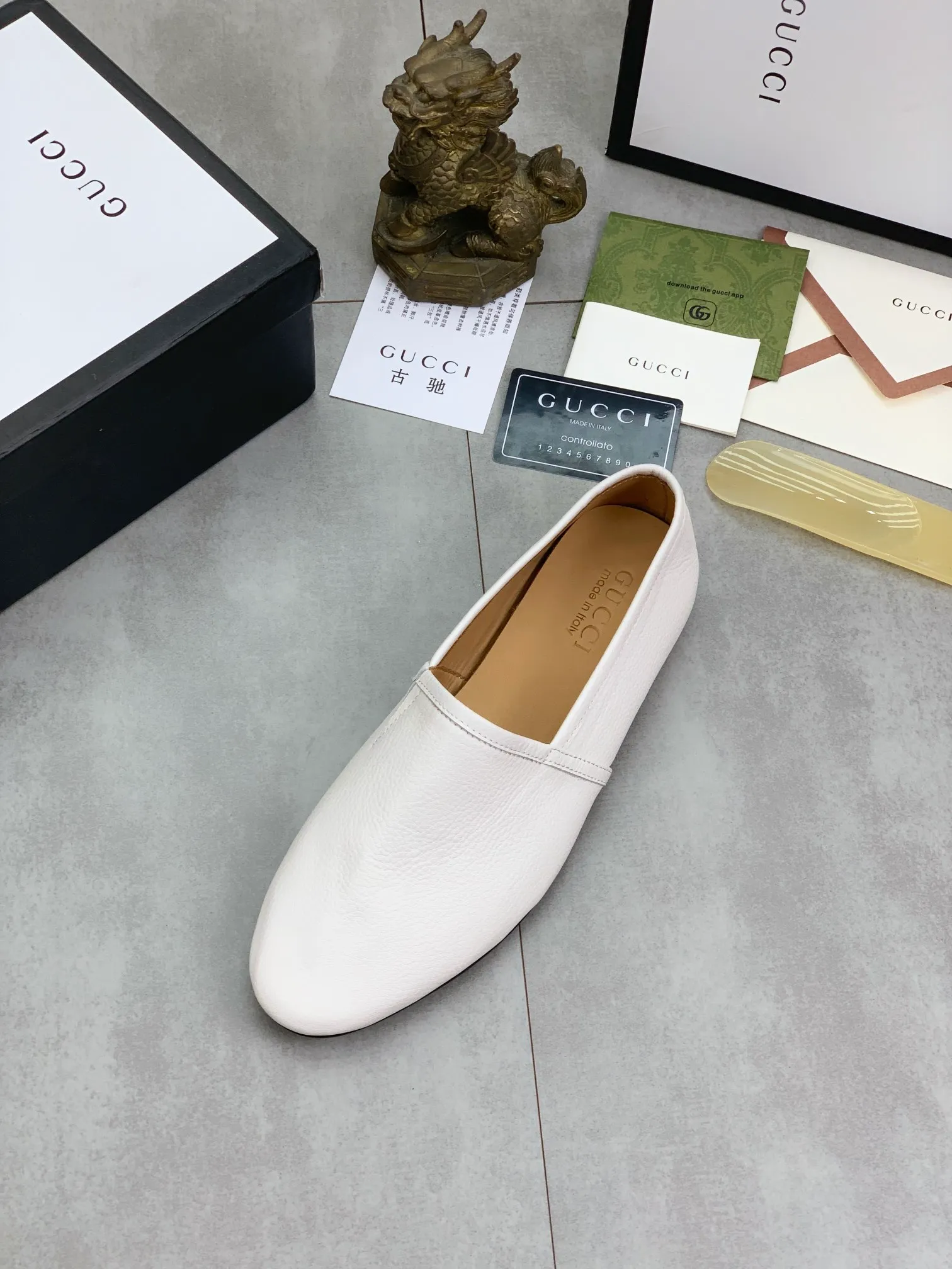 Men's Men's Shoes 💰P500💰【New Style】Water-dyed Niuli Gucci's most popular selection of lazy slip-on leather shoes (Gucci) official website latest Gucci lazy leather shoes, hot style 💥 simple and elegant style, exclusive for trendy men. Unique official website latest brand original double G embossing Elements 👑 Original Gucci decoration, fashionable and elegant, fabric original calfskin ✅ fully imported first-layer cowhide lining, official website designated wear-resistant, rubber business outsole, classic model taken at the counter in real life 🎬38-44 Black brown white optional